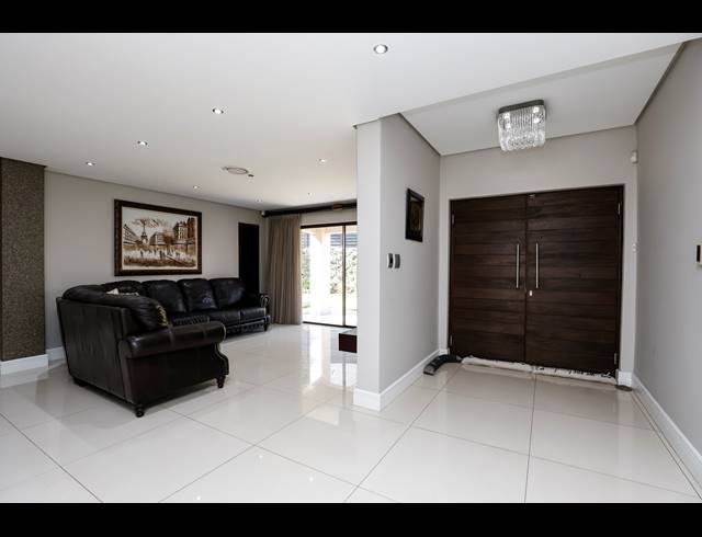 4 BEDROOM TOWNHOUSE FOR SALE IN IZINGA
